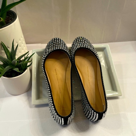 Giuseppe Zanotti flats - Picture 3 of 5
